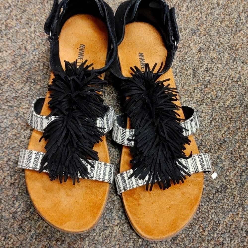 New Minnetonka Desi Fringe Wedges